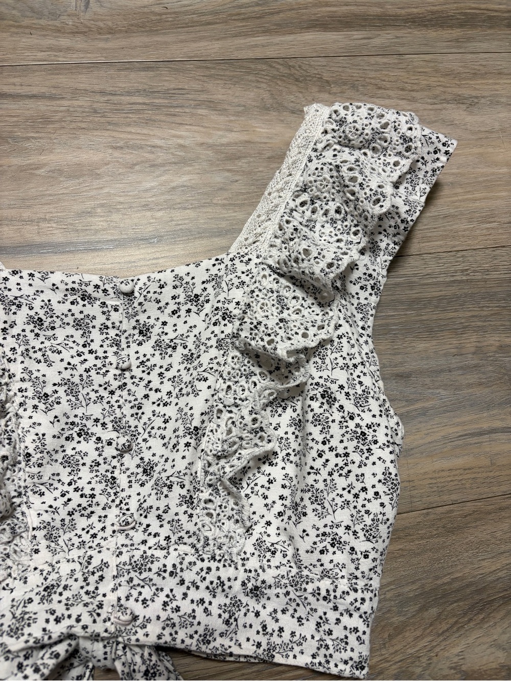 American Eagle Outfitters Cream Floral Tie-Back Crop Top - Picture 4 of 5